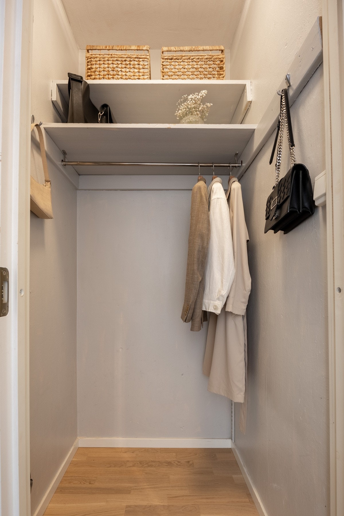 Praktisk innvendig bod med rikelig av oppbevaringsplass. Galleribilde