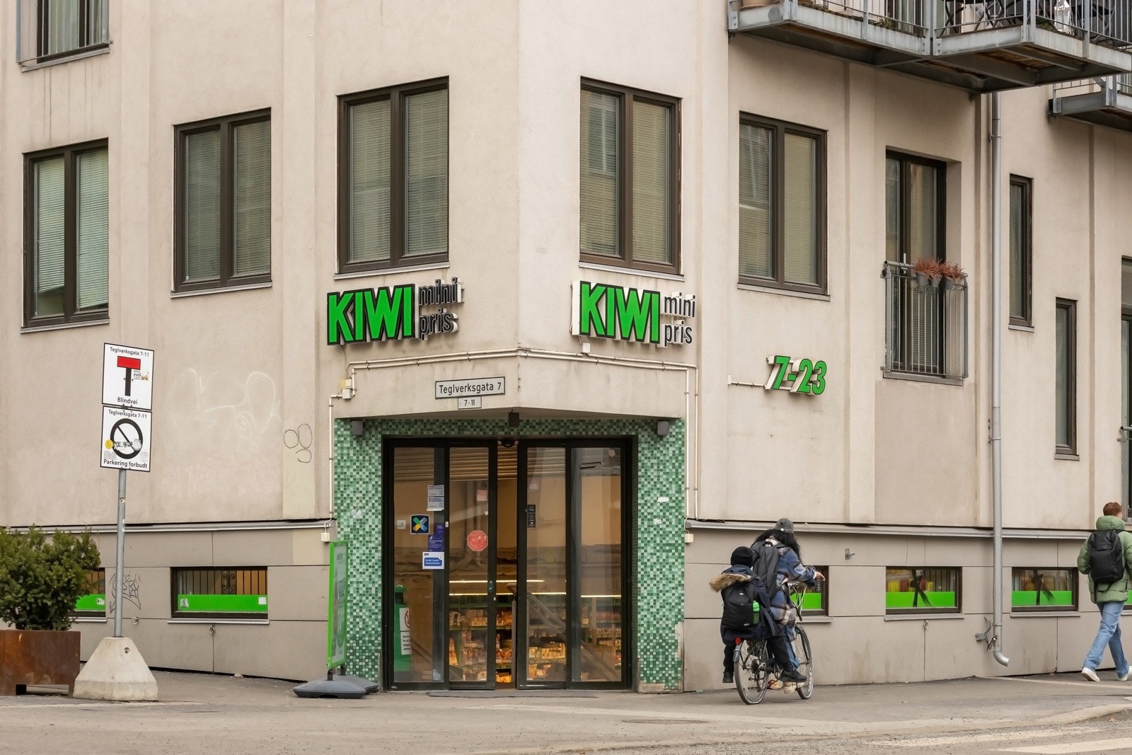 Ca. 80 meter til Kiwi i samme gate. Galleribilde