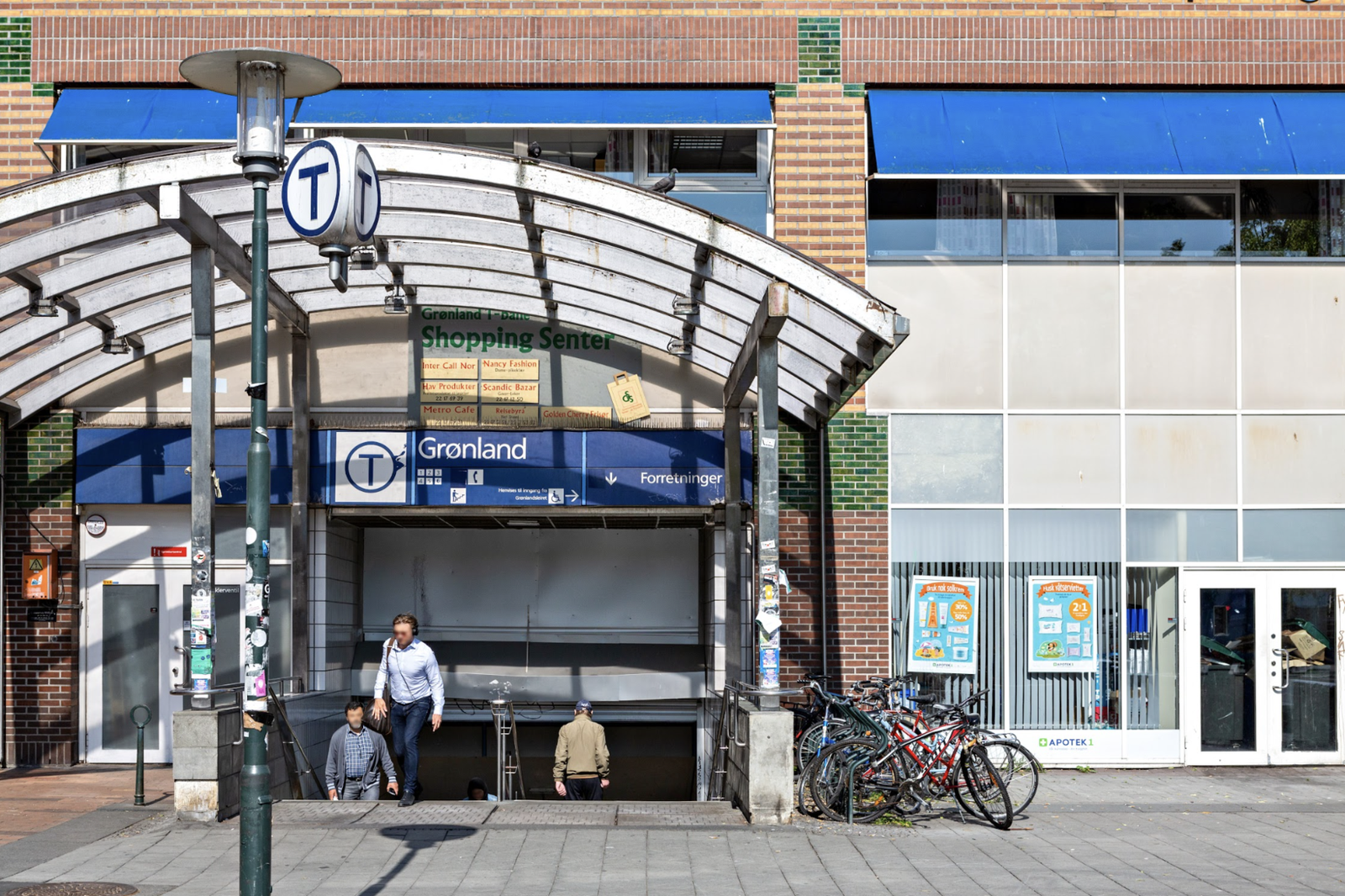 Nærmeste t-bane er Grønland t-banestasjon og ligger 6 minutters spasertur unna. Galleribilde