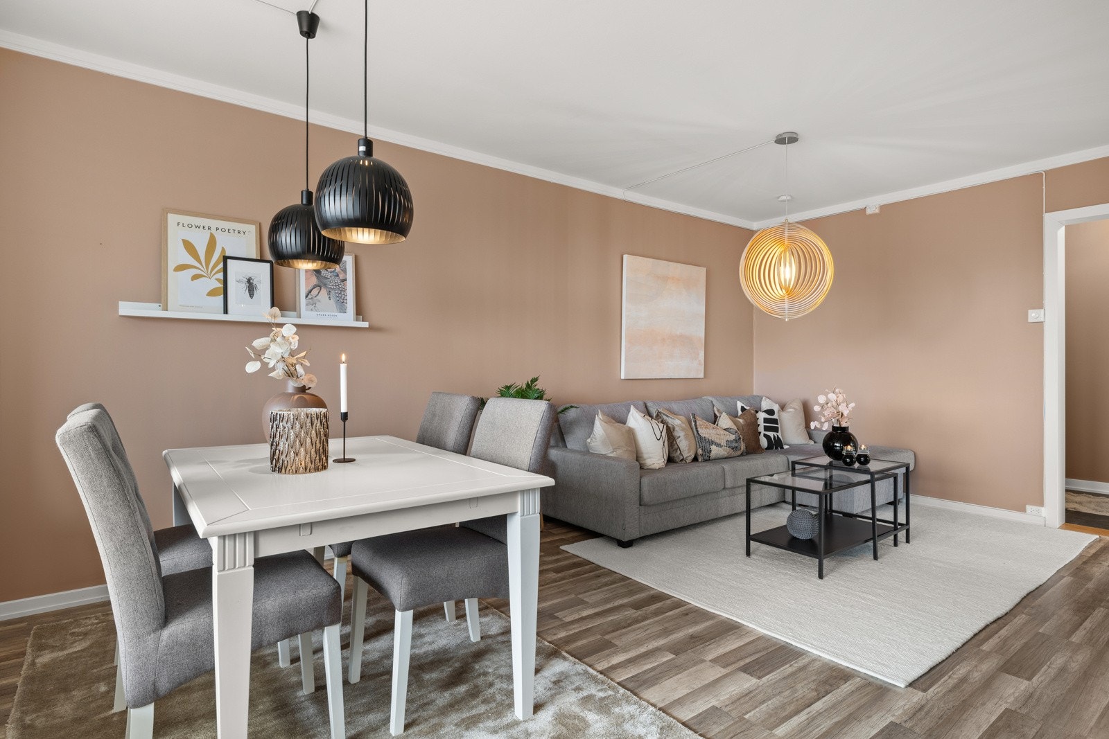 Glatte overflater i moderne farger. De fleste overflater malt i 2022 Galleribilde