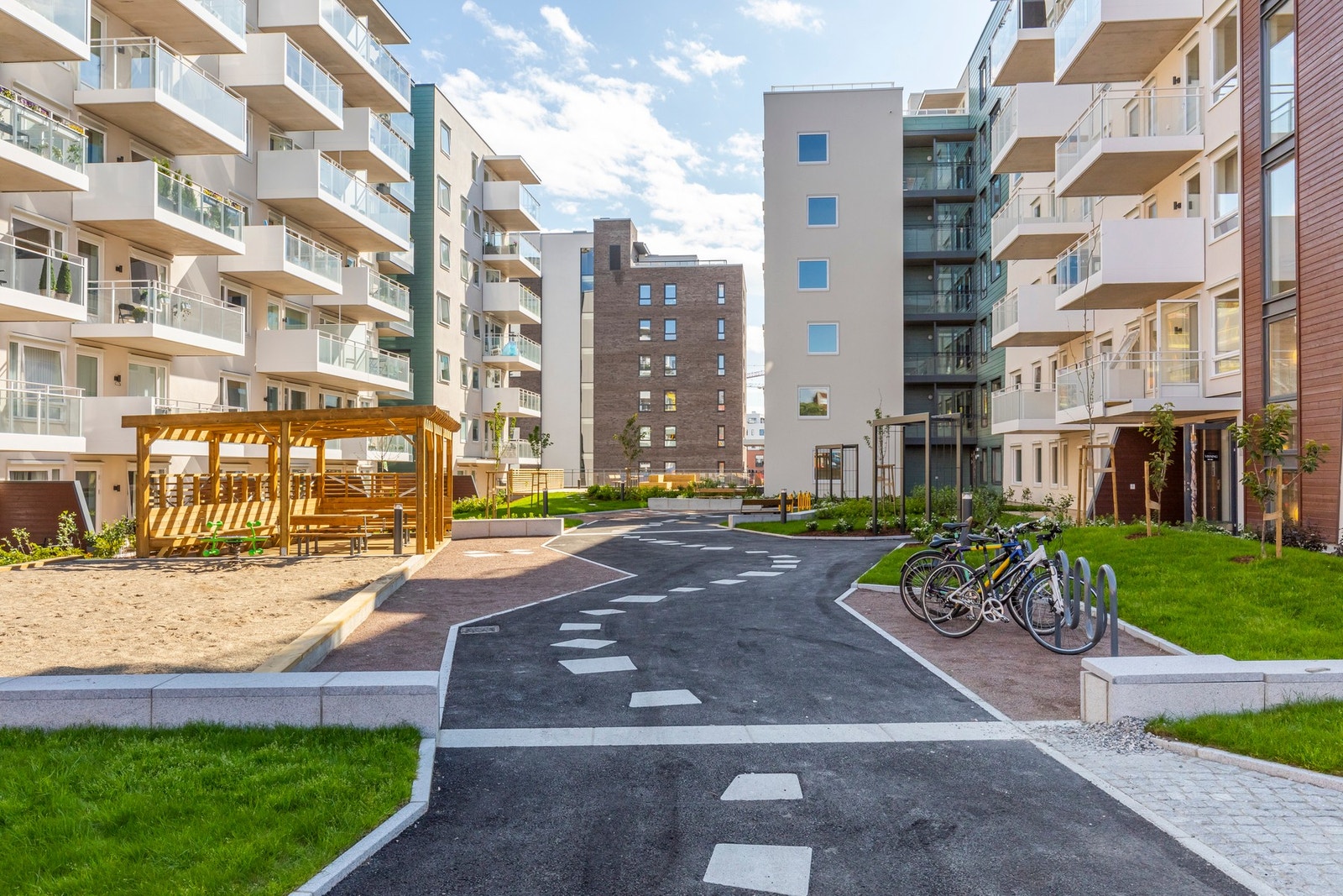 Asfalterte gang/sykkelveier. Galleribilde