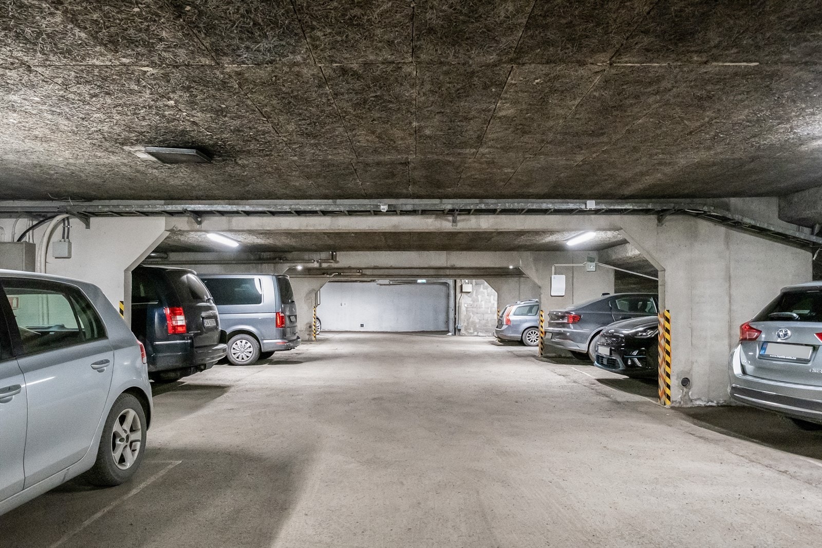 Mulighet for leie av garasjeplass med lader i kjeller - Pris for leie av parkeringsplass er kr 600 per måned Galleribilde