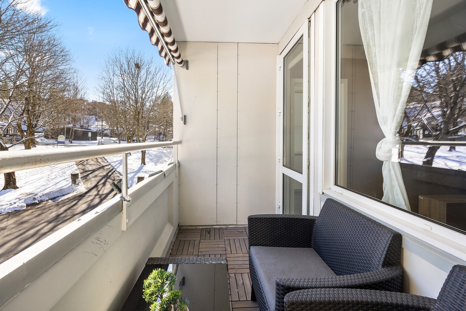 Du kan glede deg over en romslig balkong på ca. 5m² med utgang fra stuen Galleribilde