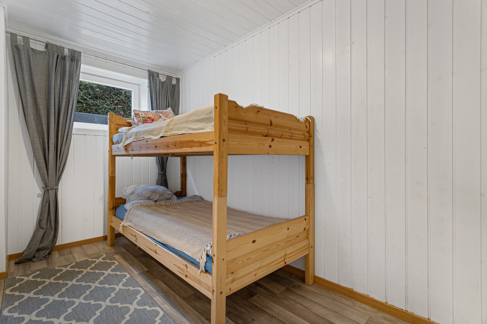 Rom i kjeller som blir brukt som soverom. Ikke godkjent hos kommunen Galleribilde