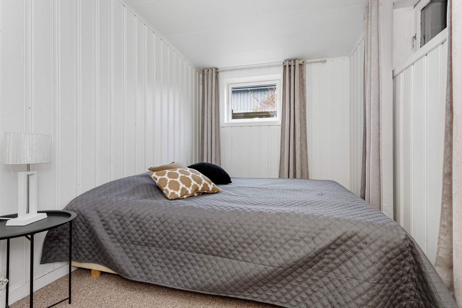 Rom i kjeller som blir brukt som soverom. Ikke godkjent hos kommunen Galleribilde