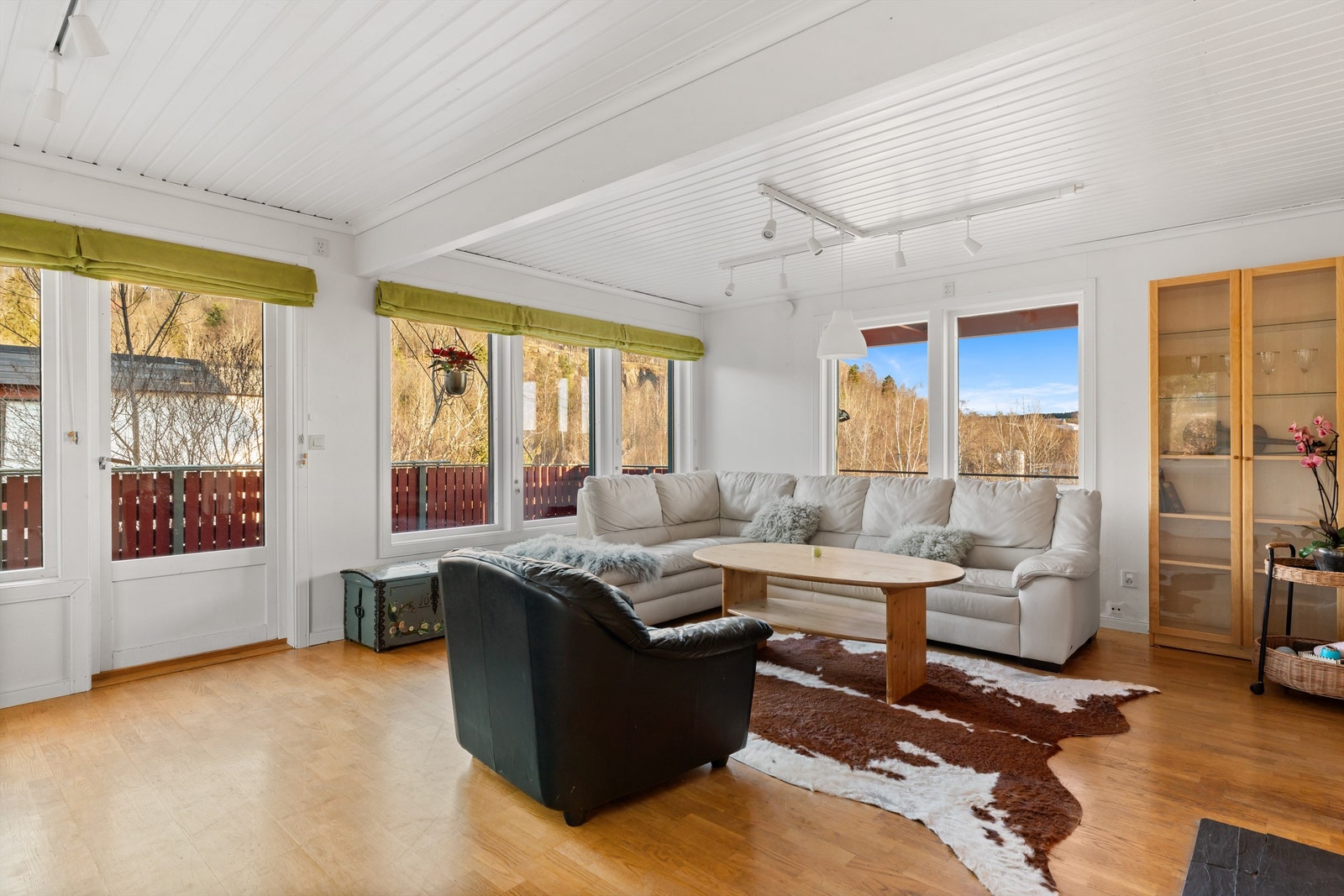 Innholdsrik enebolig med fantastisk utsikt og attraktiv beliggenhet på populære Grorud. Galleribilde