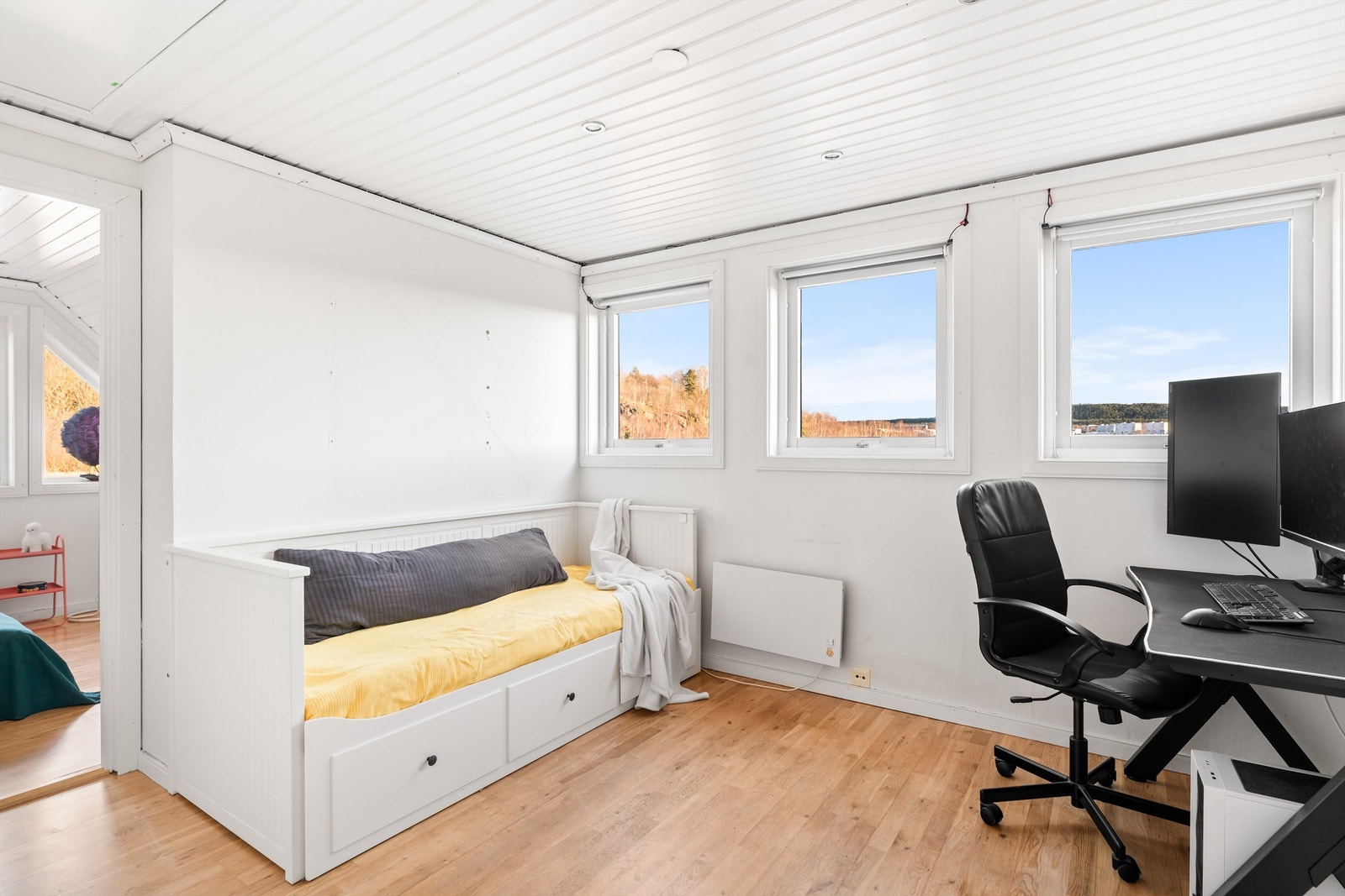 Soverom III har god plass til seng, pult eller annet du skulle ha behov for. Galleribilde