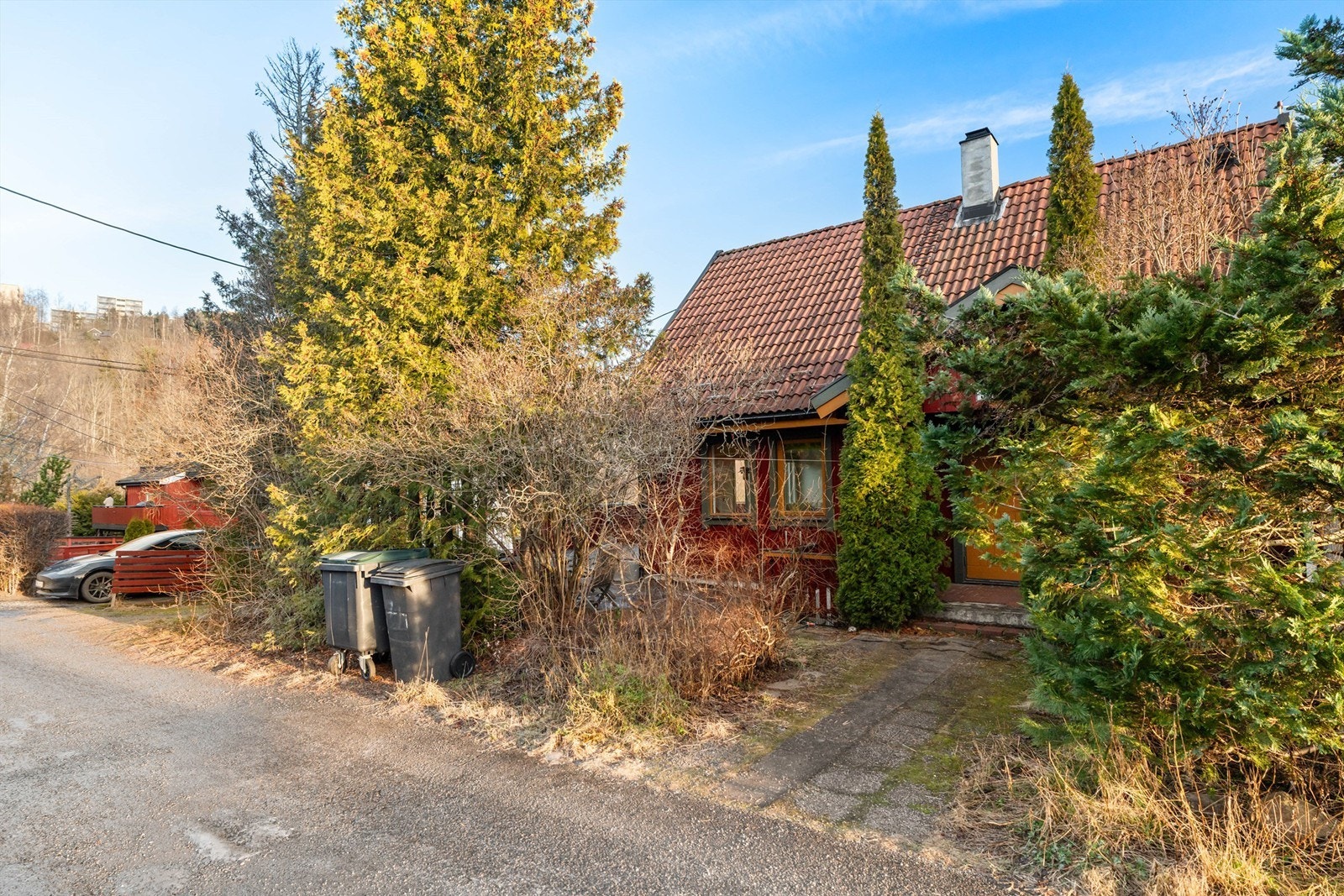 Området består hovedsakelig av småhusbebyggelse med sjarmerende småhus og flotte grøntområder. Galleribilde