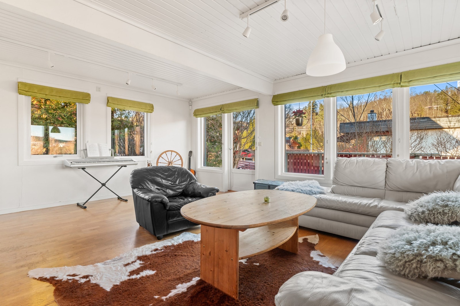 Fra stuen kommer du ut til boligens terrasse. Galleribilde