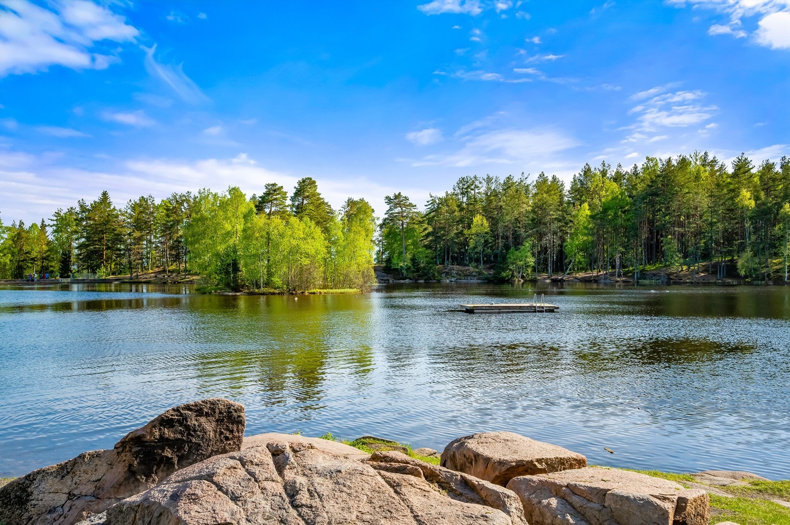 Steinbruvannet like i nærheten. Ypperlig for en god sykkel- eller løpetur. Eller kanskje svømmetur? Galleribilde