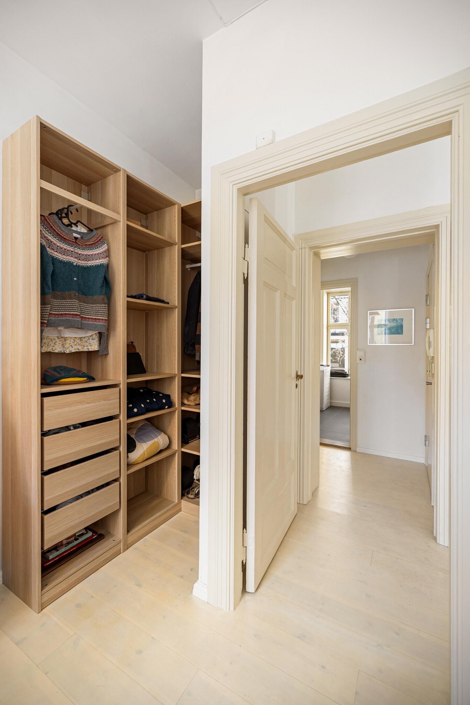 Også dette rommet har god takhøyde og velholdte flater. Galleribilde