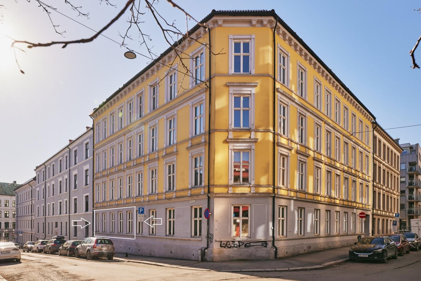 Leiligheten har en fin og tilbaketrukket beliggenhet uten nevneverdig innsyn. Galleribilde