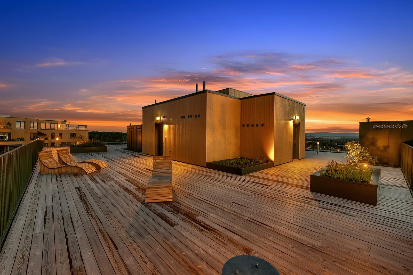 Det er kort vei til flere fotballbaner, skøytebane, idrettshall, treningssenter og tennisanlegg. Galleribilde