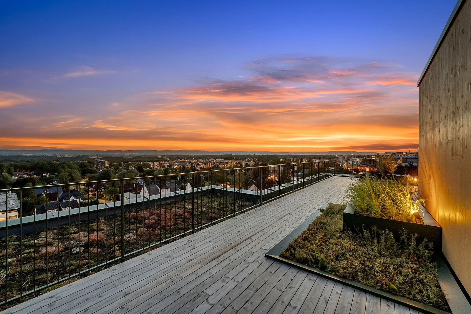 Jessheim storsenter ligger kun ca 3-4 min unna med gange, der finner du en rekke med butikker, caféer, spisesteder m.m Galleribilde