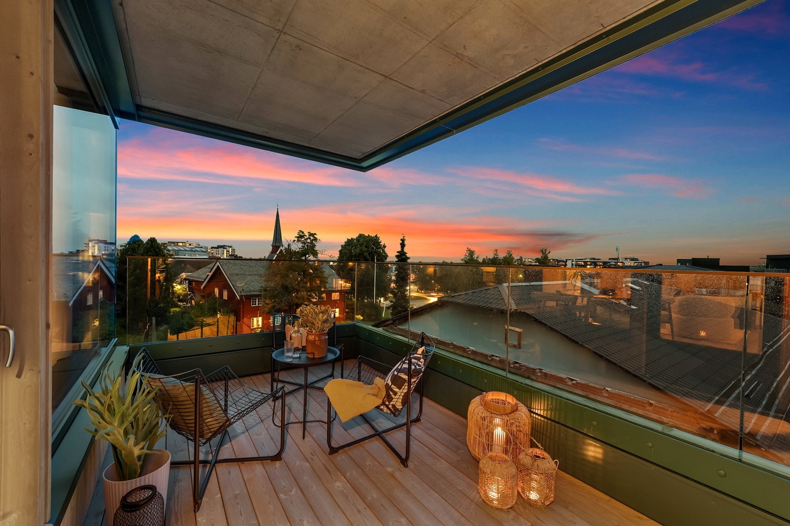 Romslig balkong med nydelig utsikt, perfekt sted å ta morgenkaffen. Galleribilde