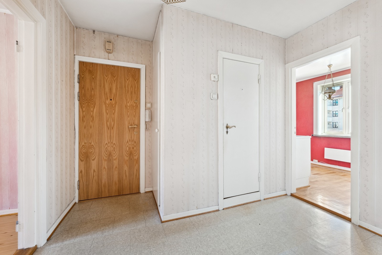 Brann- og lydklassifisert entrédør. Dørcalling Galleribilde