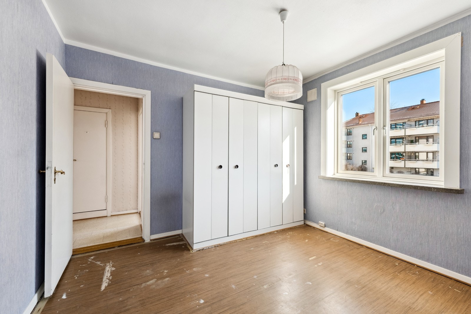 Hovedsoverommet har god plass til dobbeltseng og nattbord. Galleribilde