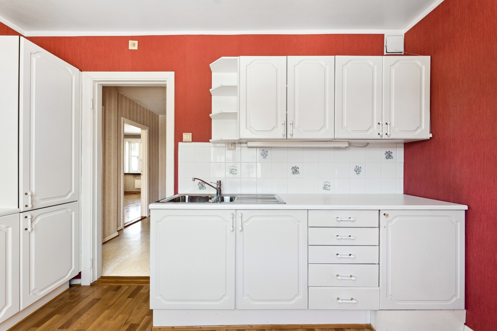 Eldre kjøkkeninnredning med et stort potensiale! Galleribilde