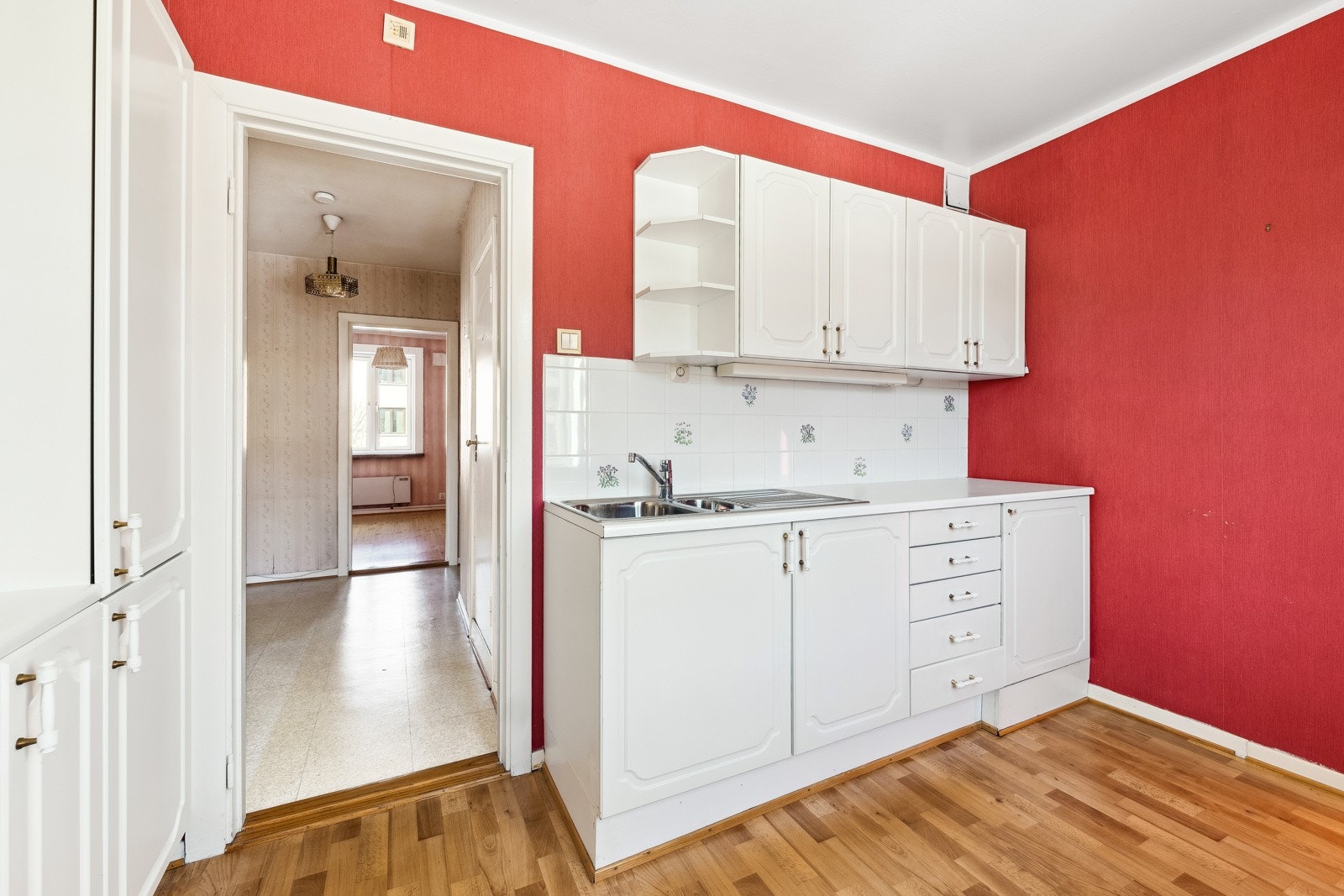 Laminat benkeplate med nedfelt kum i rustfritt stål Galleribilde