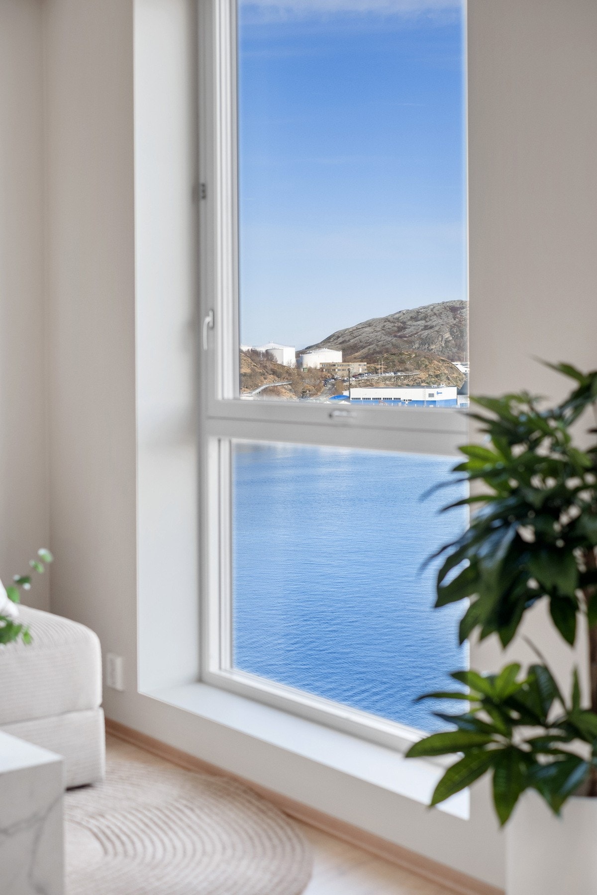 Utsikt fra stue. Galleribilde