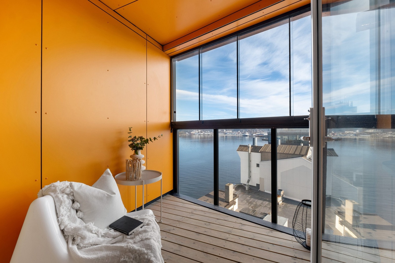 Innglasset balkong med herlig utsikt! Galleribilde