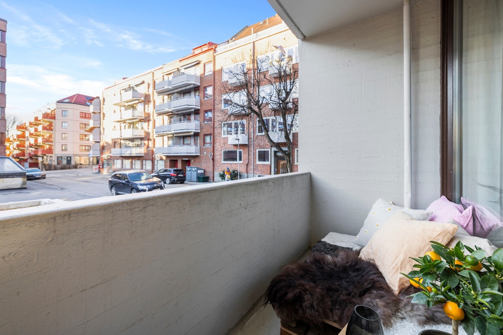 Solrik balkong på 3 kvm, her har du solen fra ca kl. 14 -21. Galleribilde