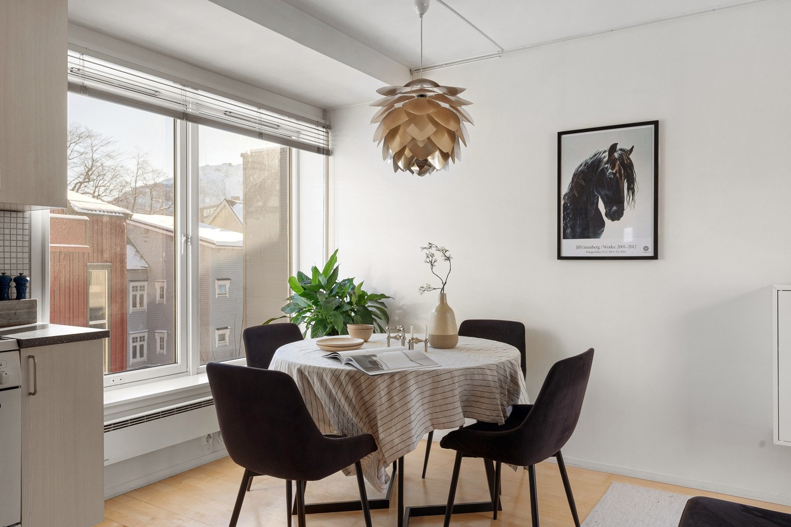 En lys og innbydende 2-roms leilighet med en smart planløsning. Galleribilde