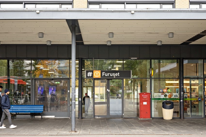 Furuset T-bane Galleribilde