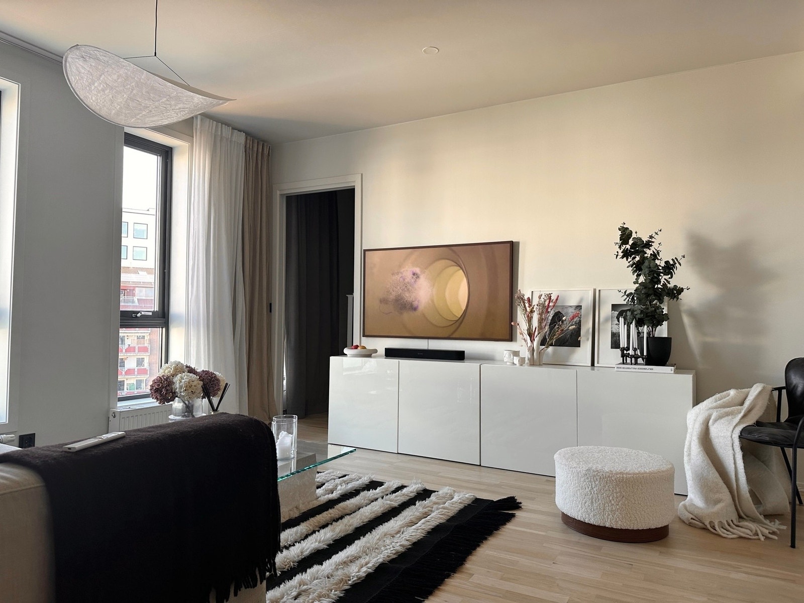 Selger har stort sett hatt TV på vegg mot hovedsoverom. Galleribilde