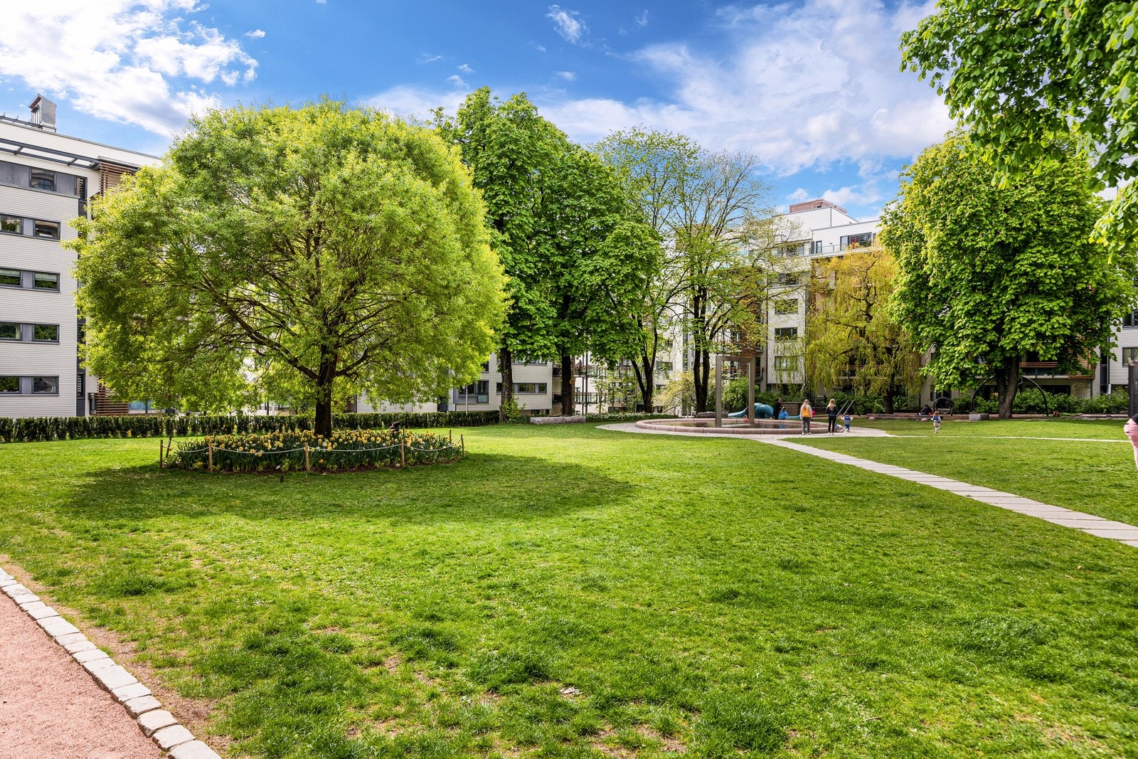 Eiendommen ligger i et meget sentralt og populært boligområde i Pilestredet Park, ved St. Hanshaugen som tilhører indre by i Oslo Galleribilde