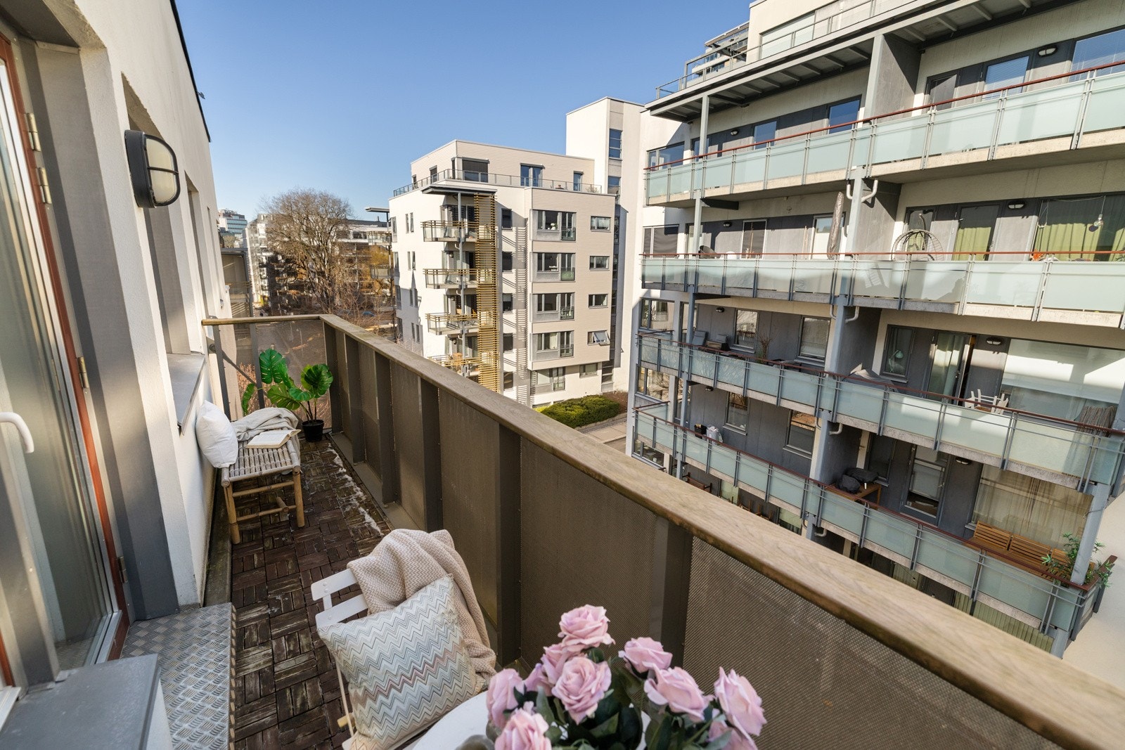 Fra stuen har du direkte adkomst til nordvendt balkong målt til 5m². Galleribilde