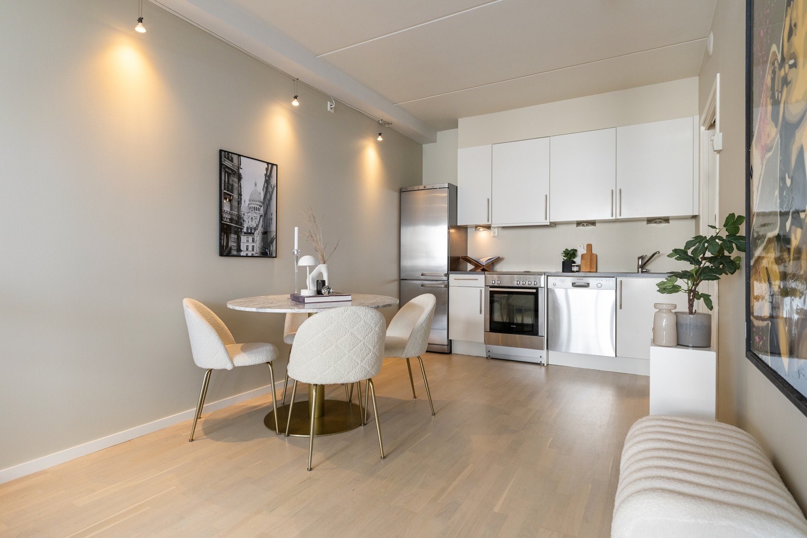 God planløsning med plass til spisebord. Galleribilde