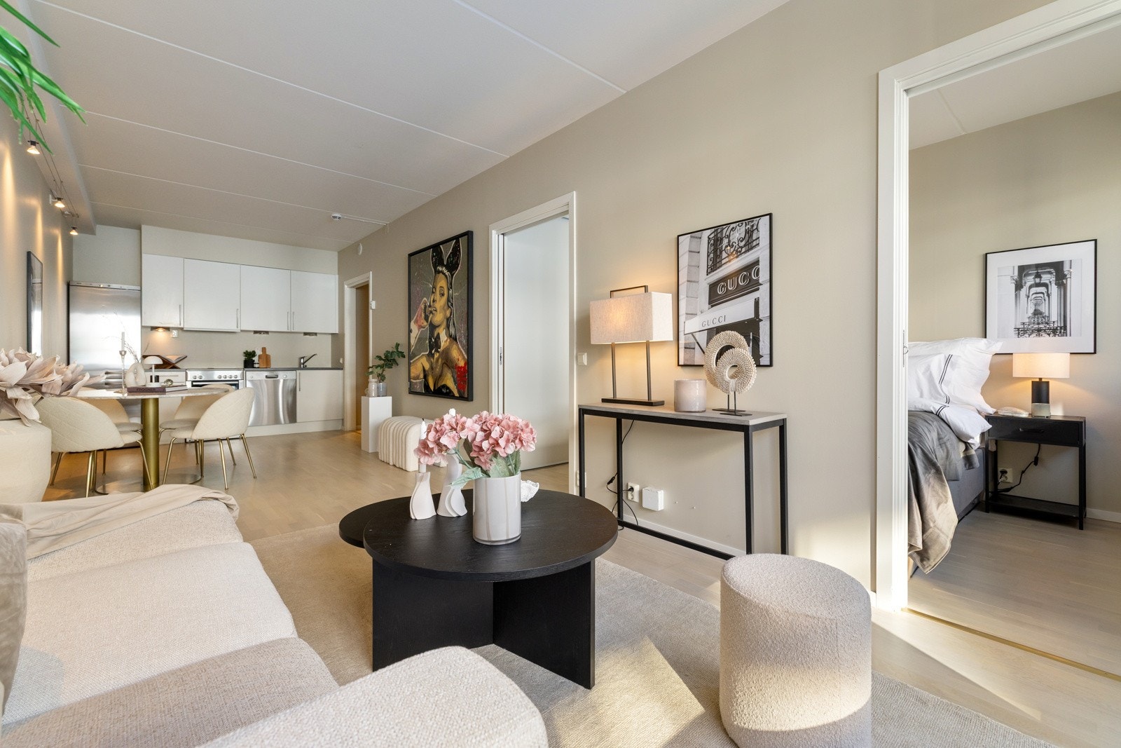 Velkommen til Pilestredet Park 20 - Lars Jakob Aarak har gleden av å presentere denne flotte selveierleiligheten i 5.etasje med egen balkong. Galleribilde