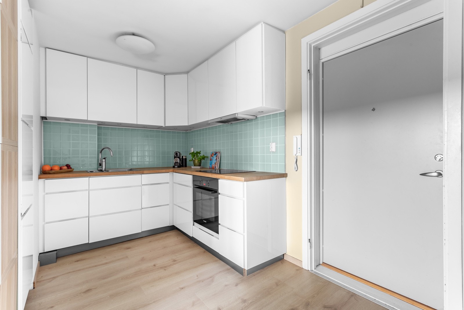 Brann- og lydklassifisert entrédør med kikkehull. Galleribilde