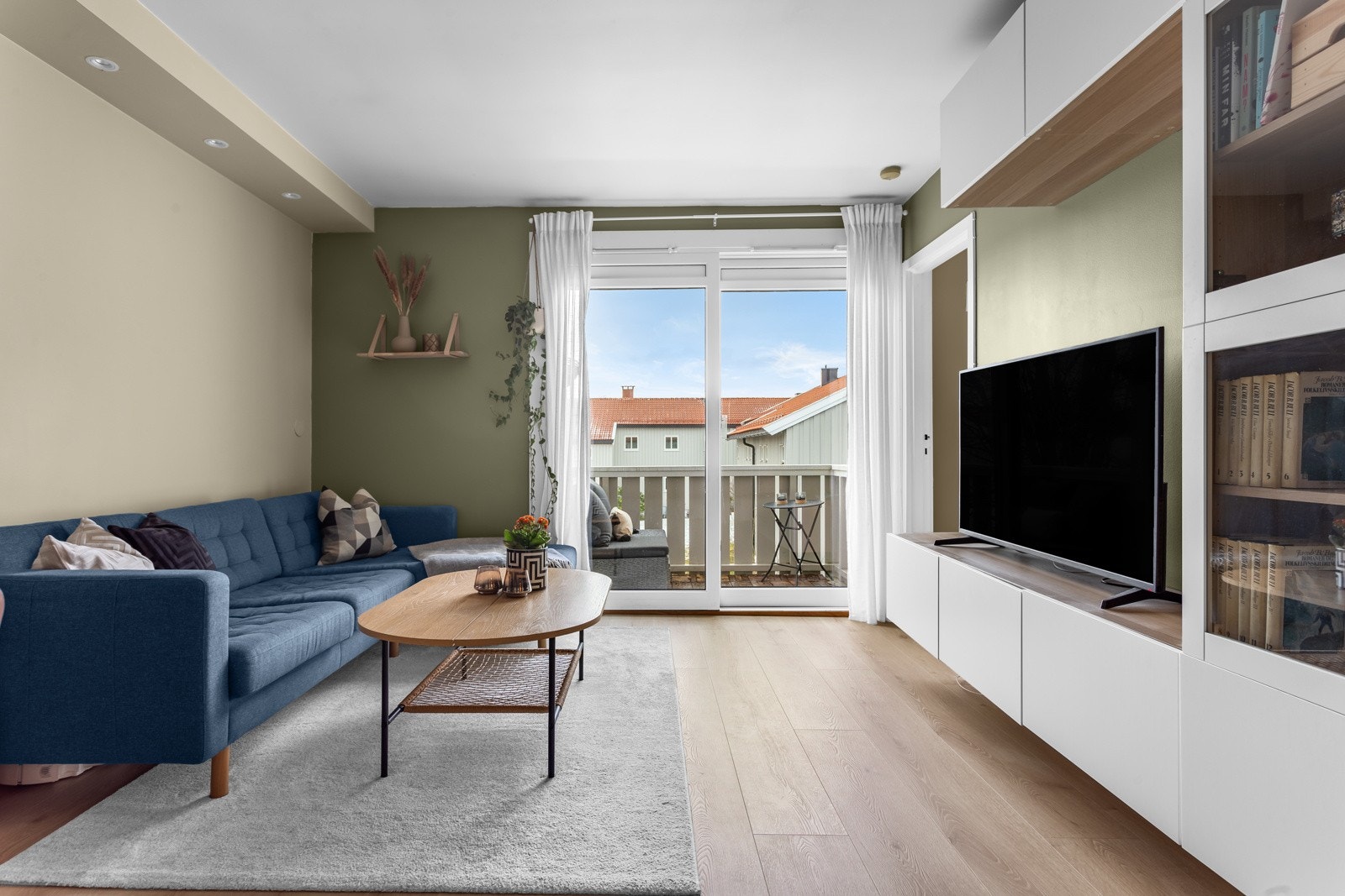 Boligen holder og god og moderne standard med tidsriktig farge- og materialvalg. Galleribilde