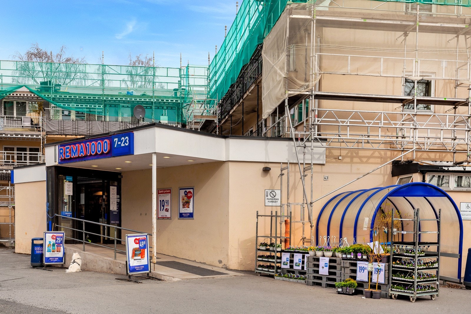 Dagligvarehandelen kan også gjøres på REMA 1000 Lijordet. Galleribilde