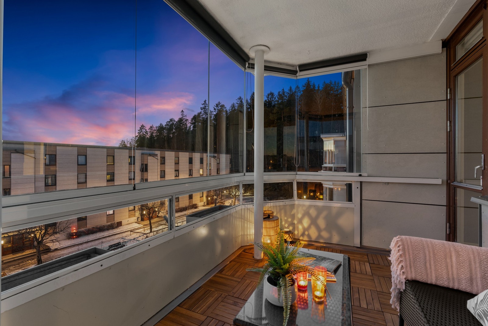 Kveldsstemning på balkongen Galleribilde