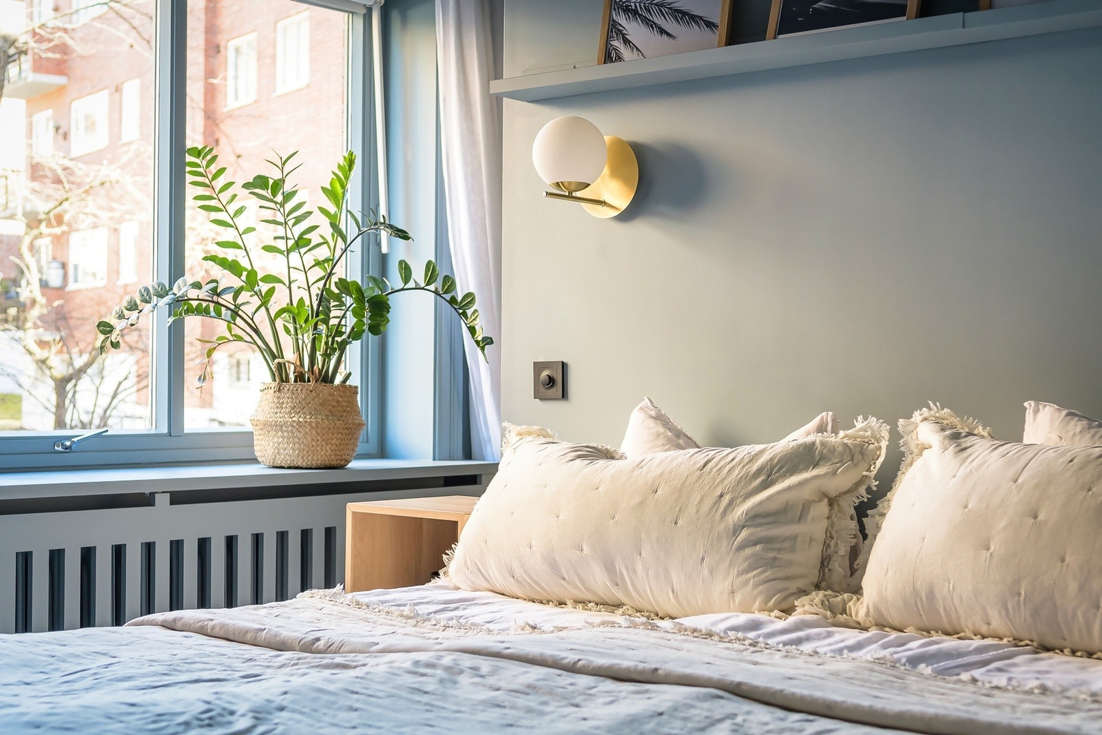 Brede vinduskarmer som gir rom for ekstra dekor og pynt. Galleribilde