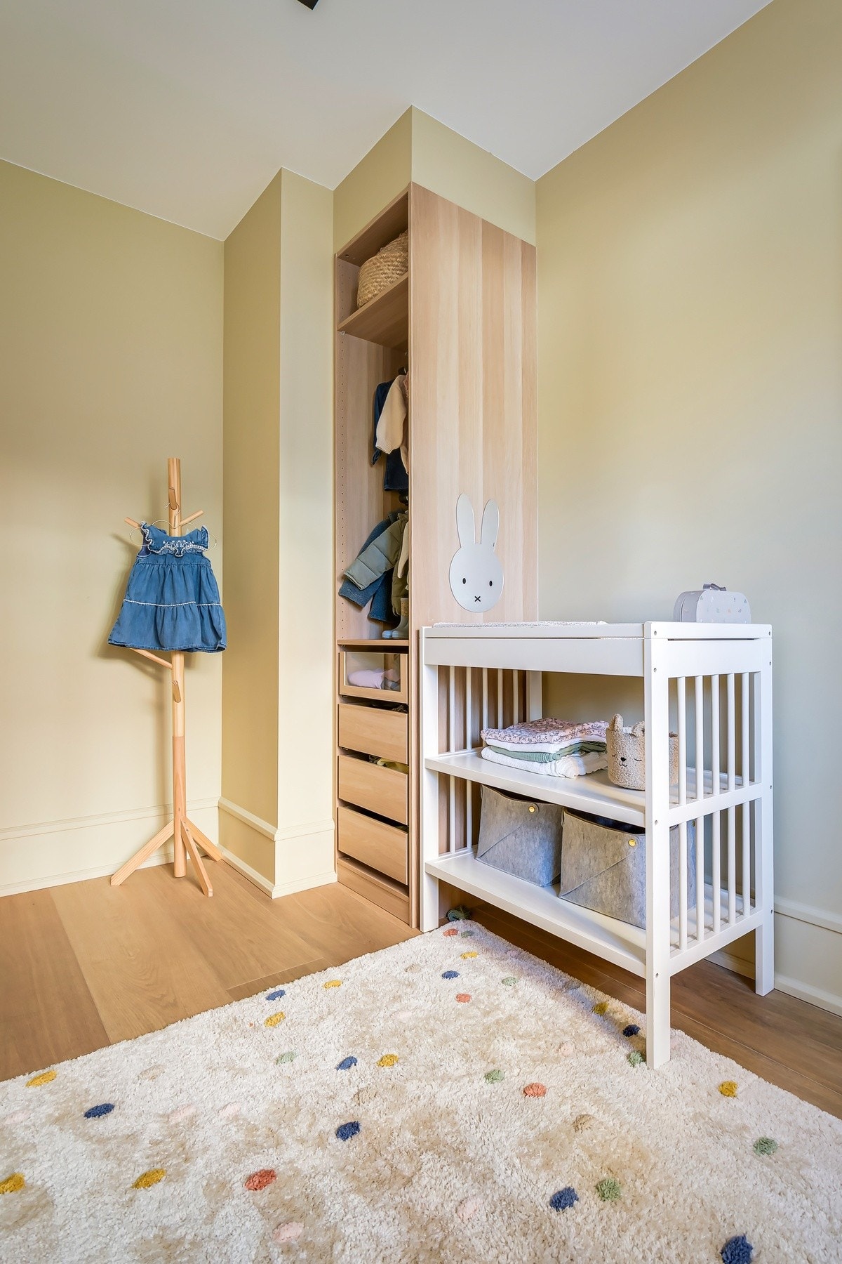 Soverommet er utstyrt med et romslig garderobeskap. Galleribilde