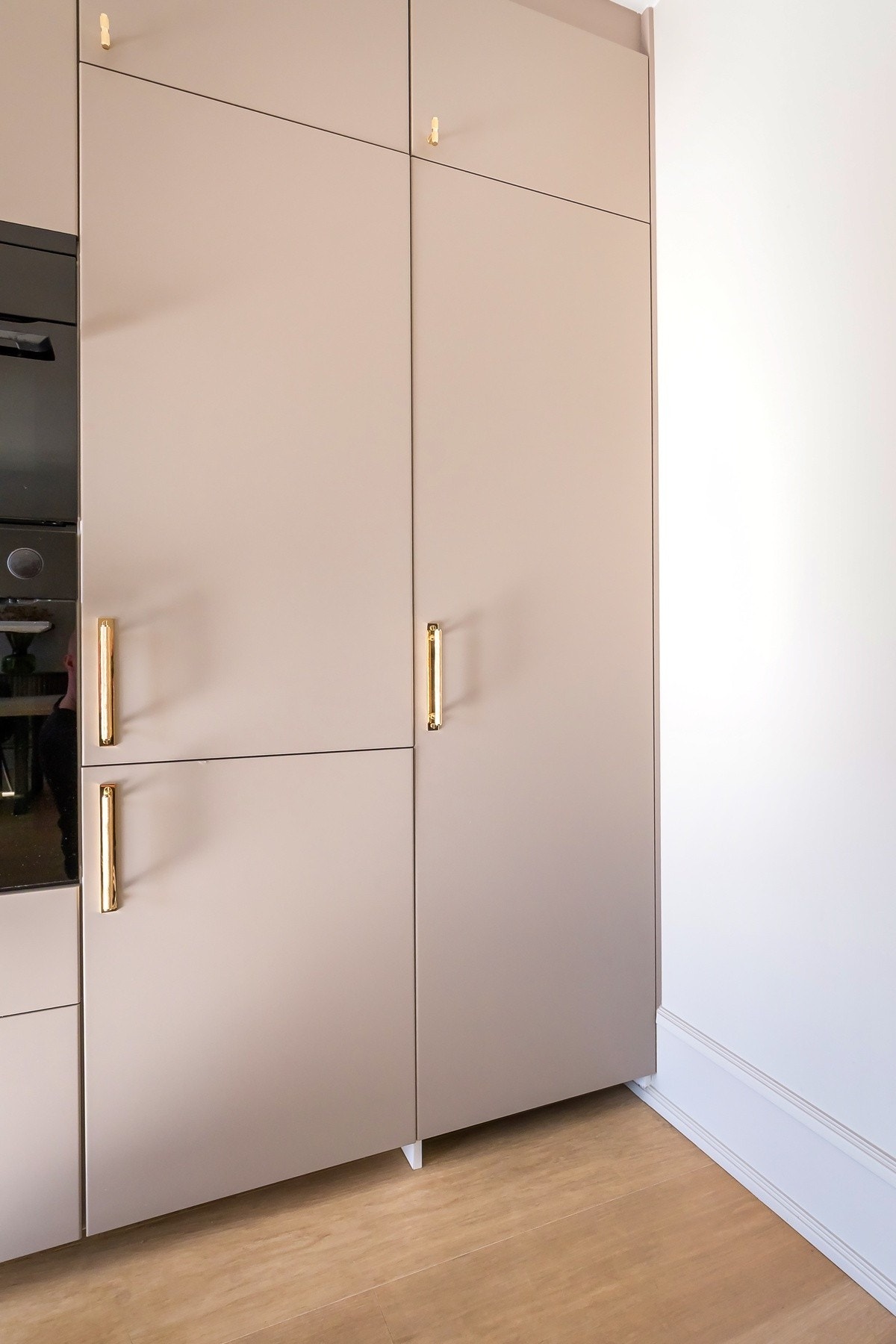 Integrert kjøl- og fryseskap. Galleribilde