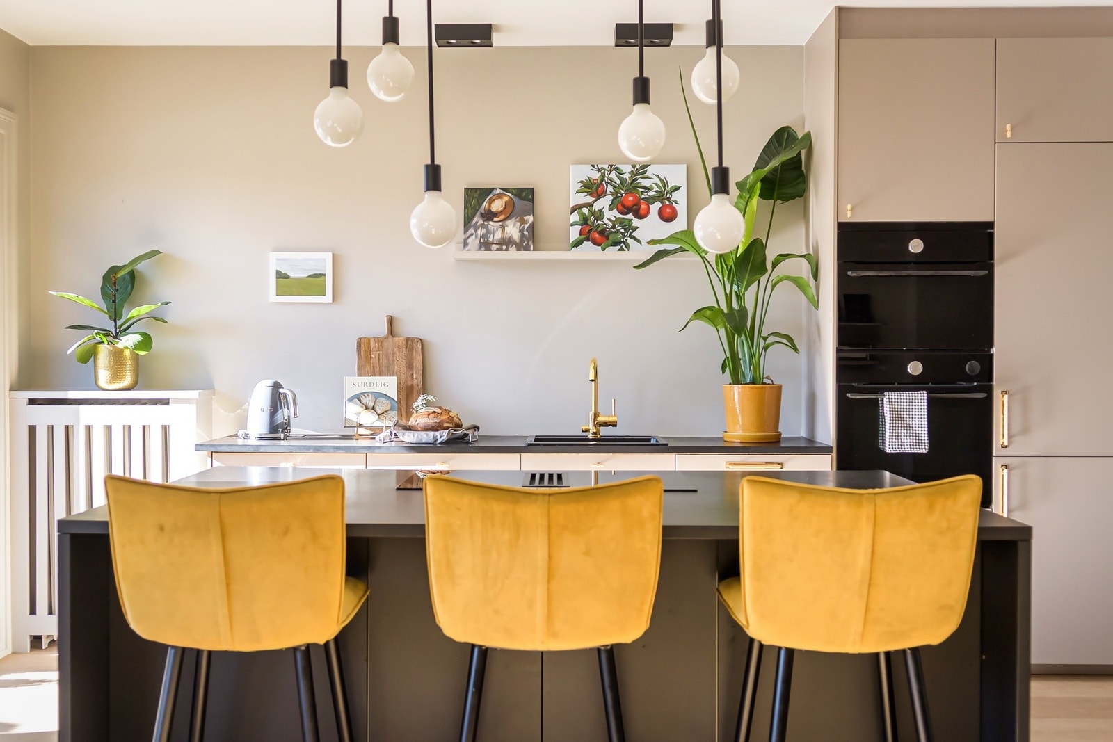 Her kan du kokkelere på kjøkkenet eller nyte et glass vin med gjester. Galleribilde