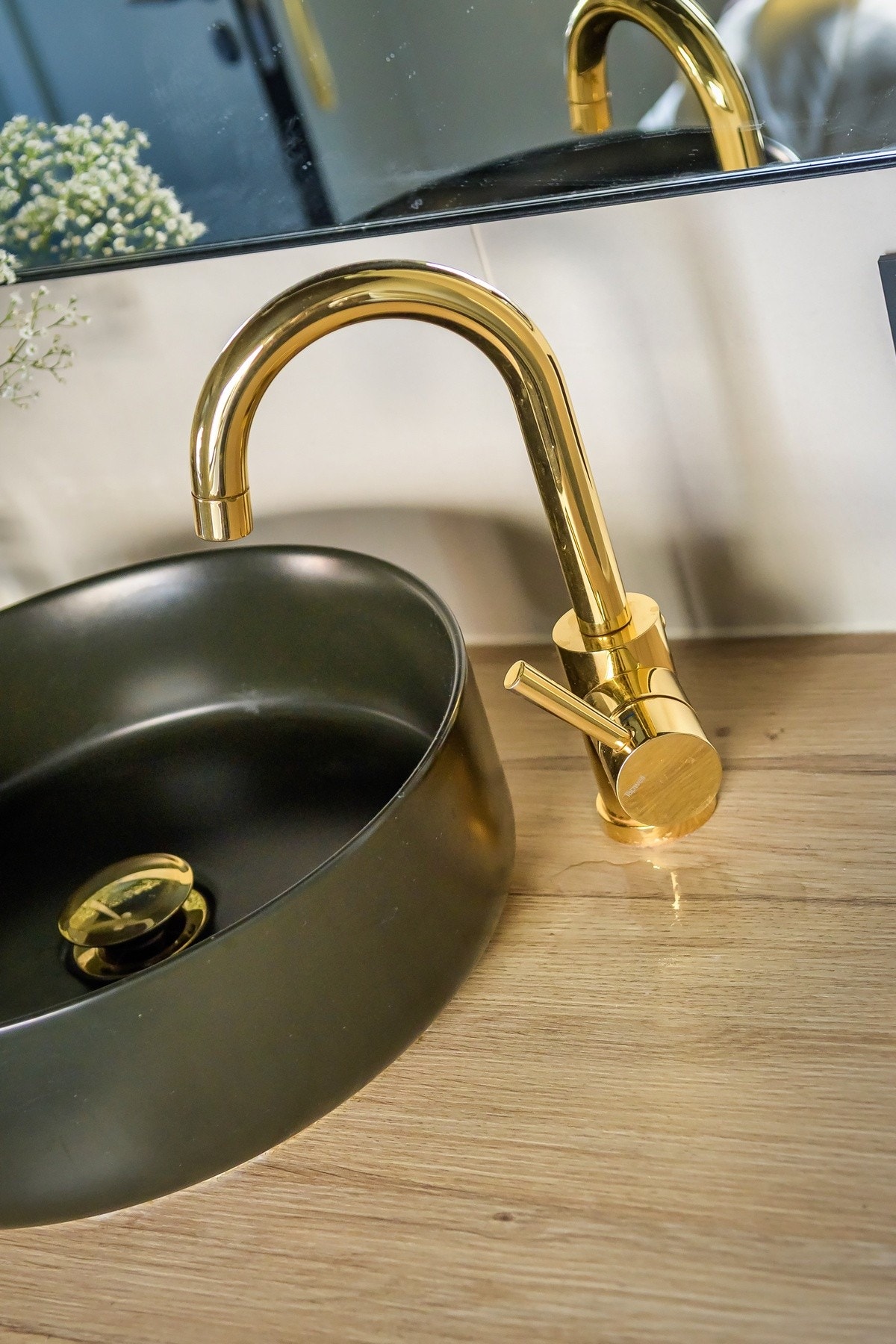 Gulldetaljer som utgjør det lille ekstra og tilfører eleganse. Galleribilde