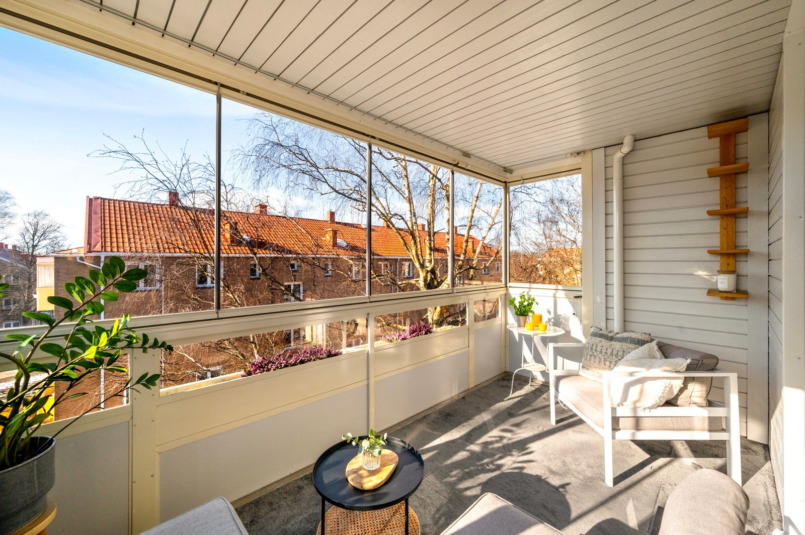 Her har du god plass til diverse utemøblement Galleribilde