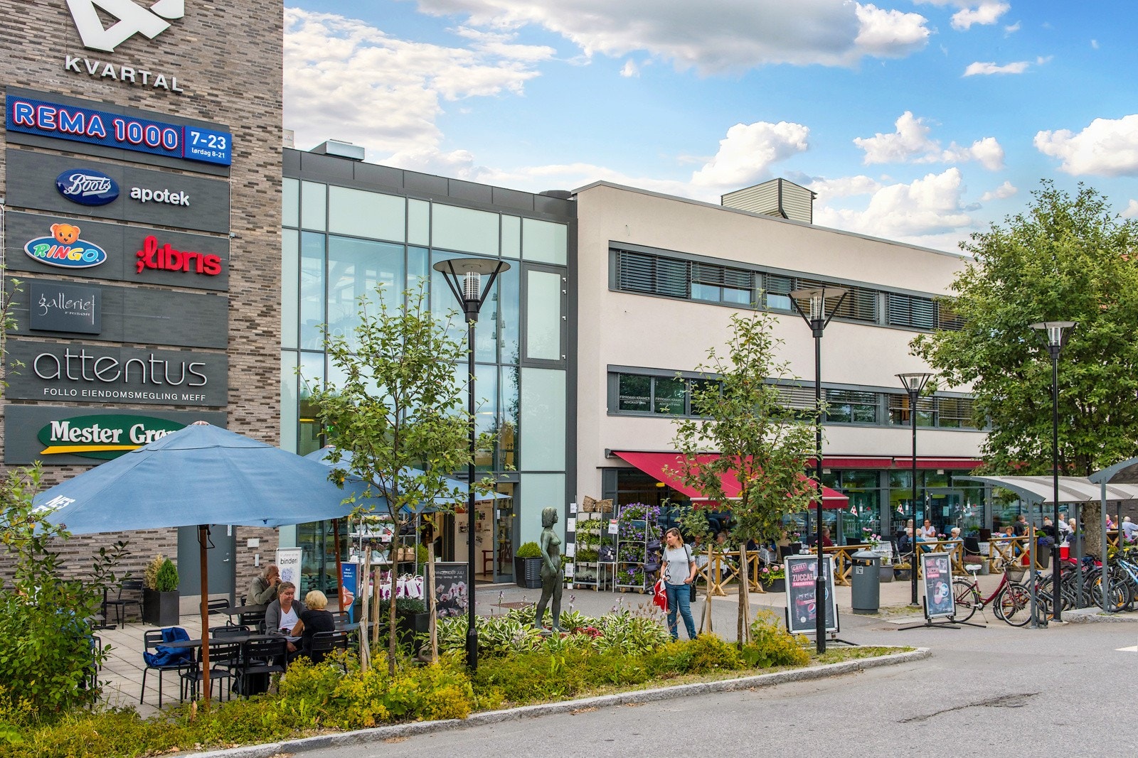 Fra leiligheten er det ca. 10 minutters gange til Ås sentrum og Ås stasjon Galleribilde