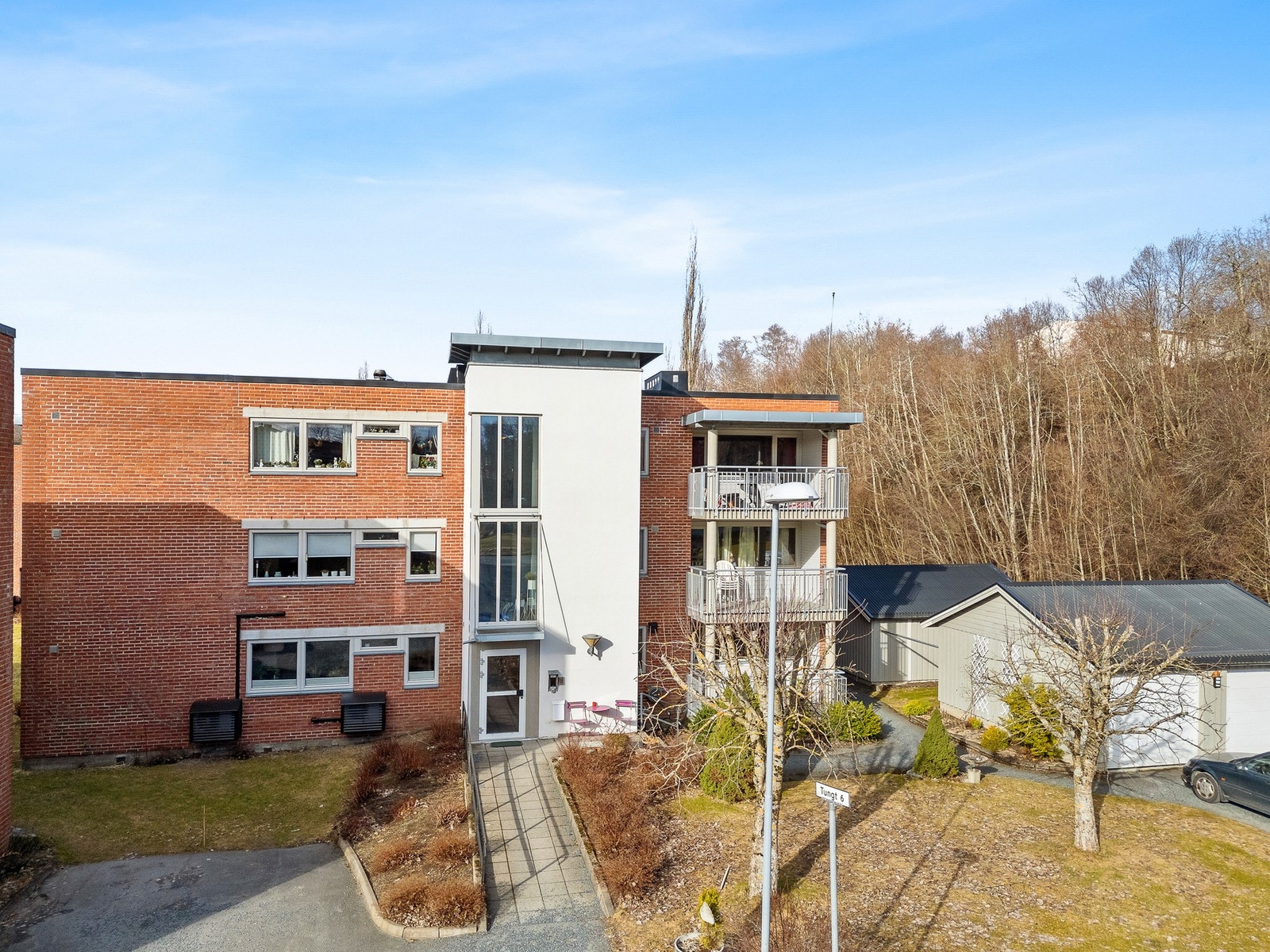 Inngangsparti i blokka. Galleribilde