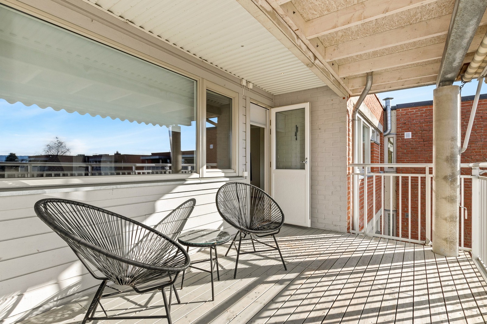 Takvoverbygd terrasse med utgang fra både stue og hovedsoverom. Galleribilde