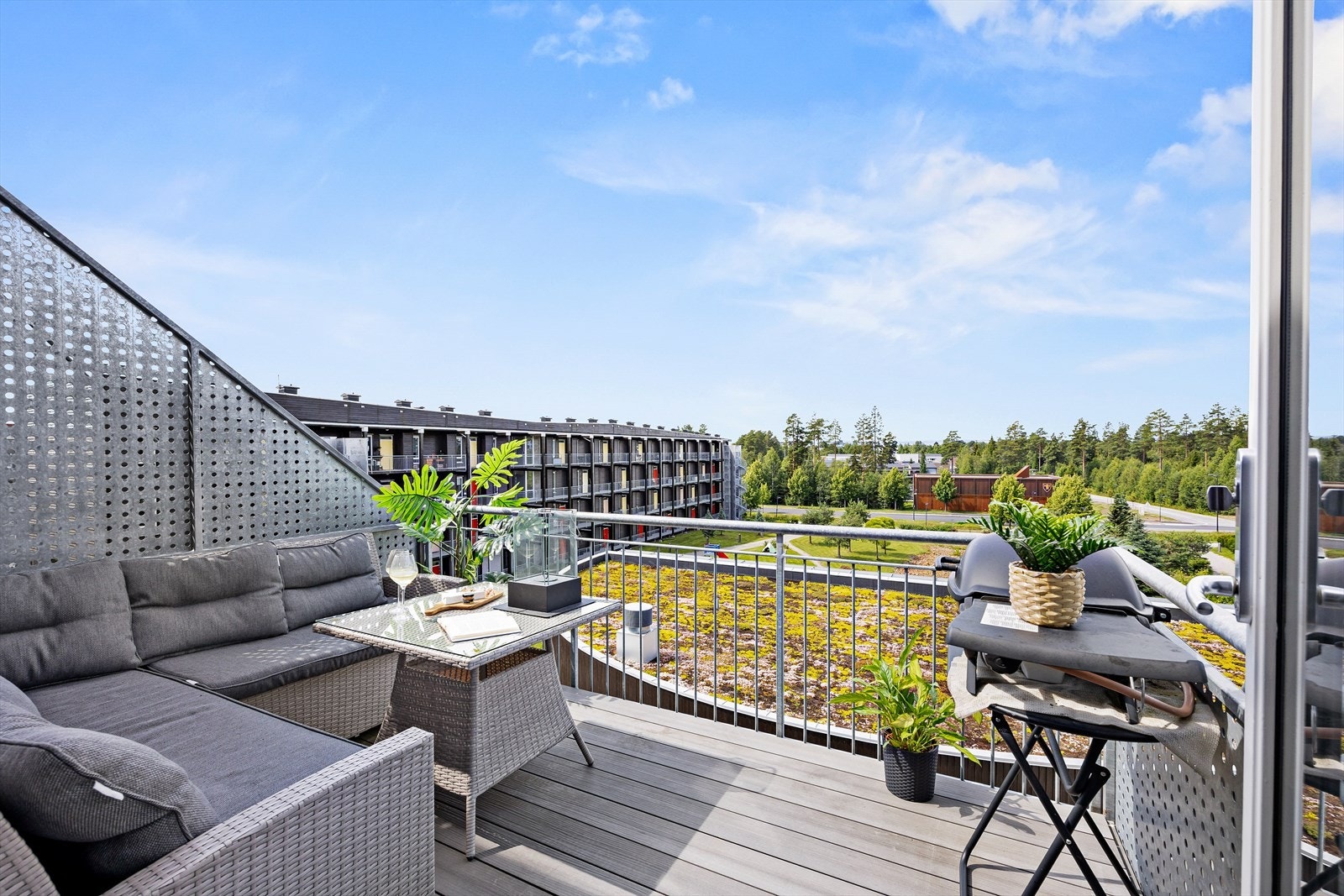 Boligen blir presentert av Krister Johnsen Støme v/EiendomsMegler 1. Galleribilde