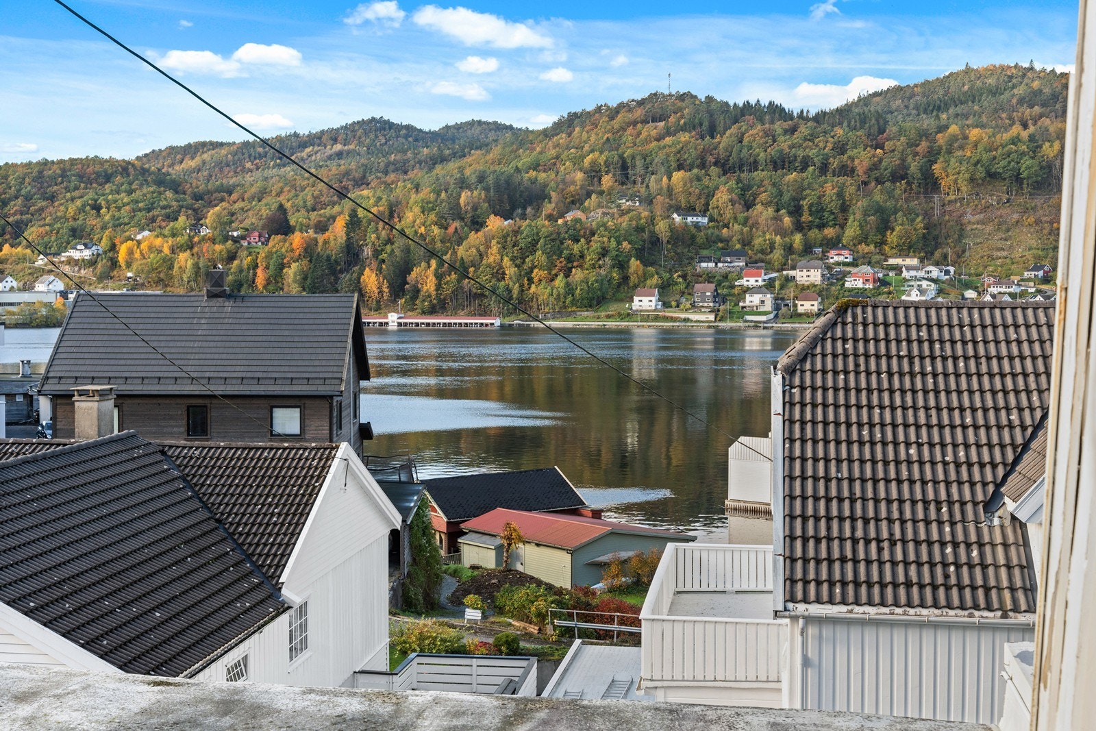 Dette bilde viser hvordan utsikten fra en evt takterrasse ville blitt. Her får man rikelig med sol! Galleribilde