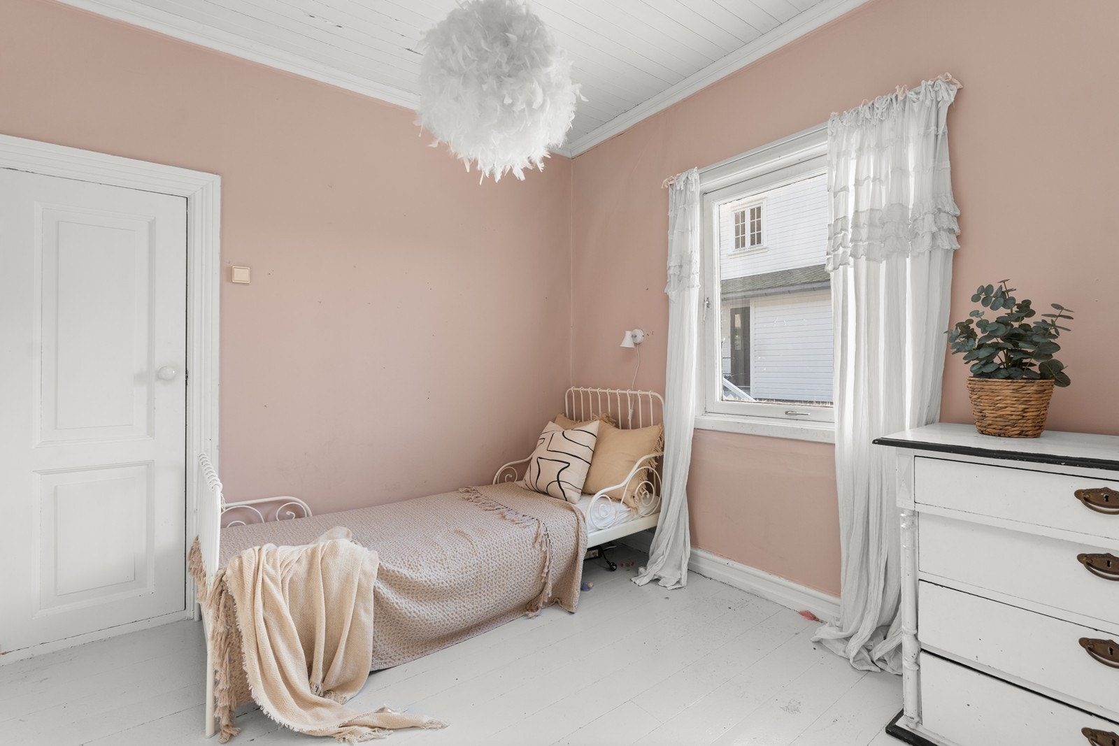 Soverom 1 i 2. etasje
med kott/ bod. Galleribilde