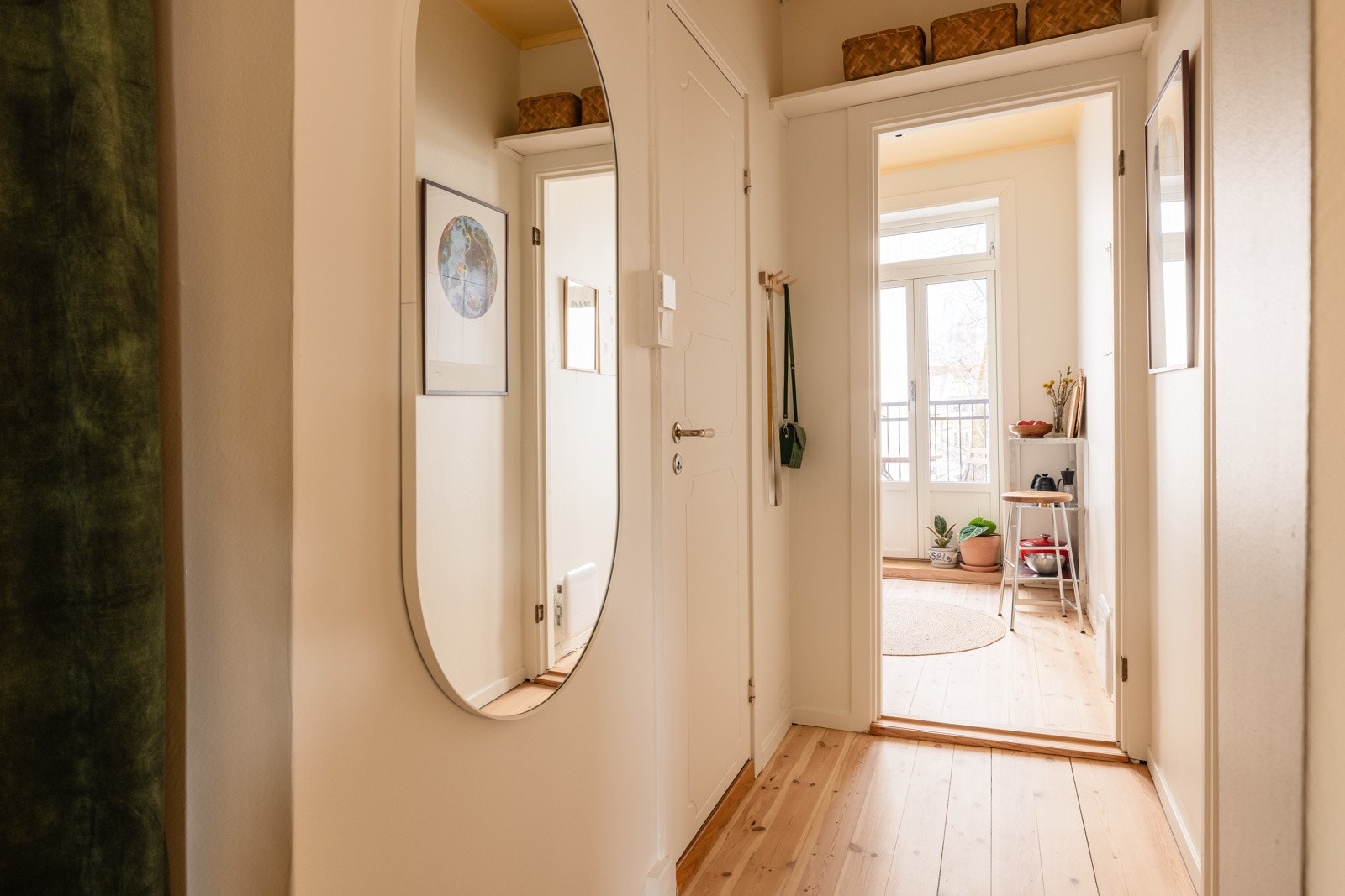 Du ønskes velkommen inn i en lys og innbydende entré. Galleribilde